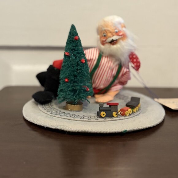 🎄 Annalee “Time Out” Santa Claus Doll – Toy Train Holiday Scene – Vintage - Picture 2 of 8